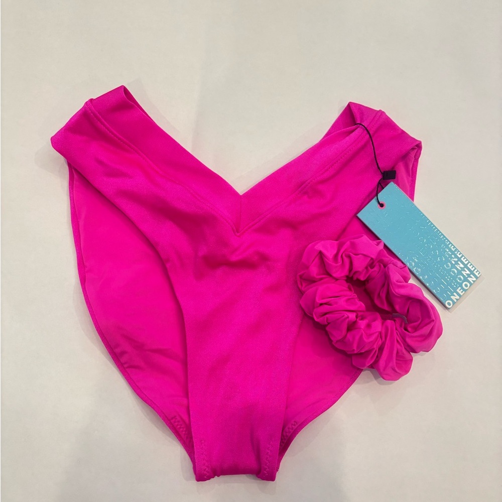 OneOne Swim Jesse bottom with Scrunchie size Small